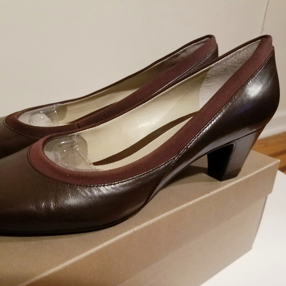NWB Brown Leather Easy Spirit Heels - Picture 1 of 6